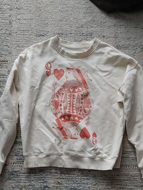 2 For 20! AEO Queen Of Hearts Graphic Pullover